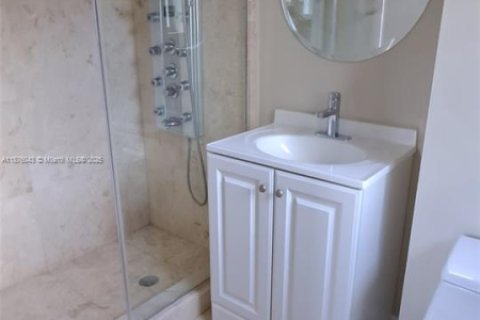 House in North Miami Beach, Florida 3 bedrooms, 109.25 sq.m. № 1924054 - photo 22