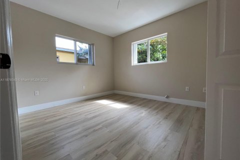 House in North Miami Beach, Florida 3 bedrooms, 109.25 sq.m. № 1924054 - photo 30