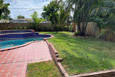 House in North Miami Beach, Florida 3 bedrooms, 109.25 sq.m. № 1924054 - photo 5
