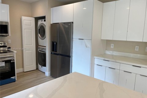 House in North Miami Beach, Florida 3 bedrooms, 109.25 sq.m. № 1924054 - photo 7