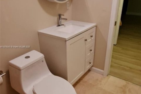 House in North Miami Beach, Florida 3 bedrooms, 109.25 sq.m. № 1924054 - photo 15