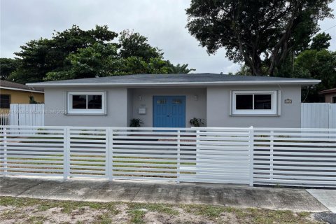 House in North Miami Beach, Florida 3 bedrooms, 109.25 sq.m. № 1924054 - photo 3