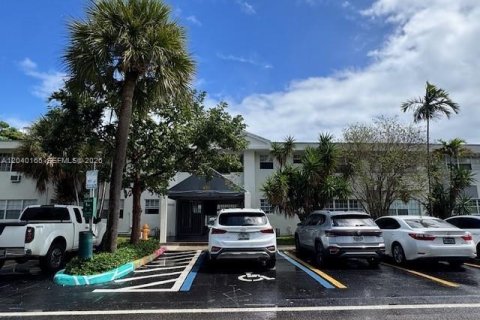 House in North Bay Village, Florida 1 bedroom, 68.84 sq.m. № 2086439