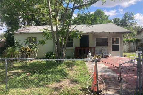 House in Tampa, Florida 3 bedrooms, 105.82 sq.m. № 2148005