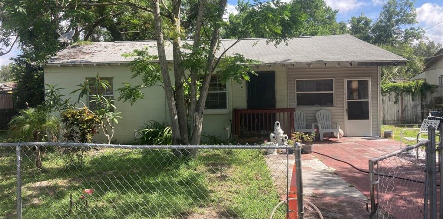 House in Tampa, Florida 3 bedrooms, 105.82 sq.m. № 2148005