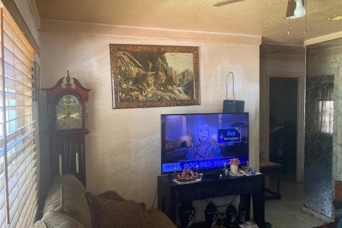 House in Tampa, Florida 3 bedrooms, 105.82 sq.m. № 2148005 - photo 4