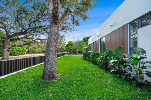House in Biscayne Park, Florida 4 bedrooms, 404.59 sq.m. № 1830180 - photo 28