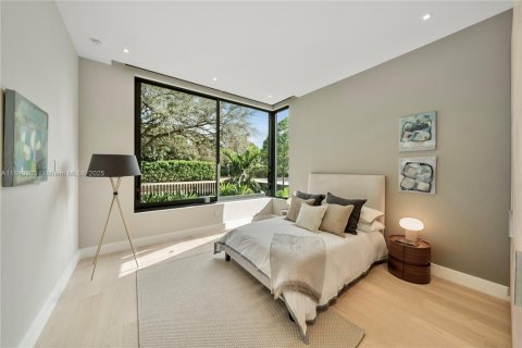 House in Biscayne Park, Florida 4 bedrooms, 404.59 sq.m. № 1830180 - photo 15