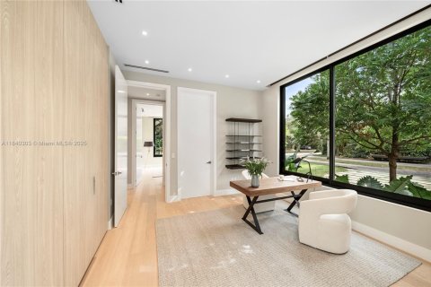 House in Biscayne Park, Florida 4 bedrooms, 404.59 sq.m. № 1830180 - photo 20
