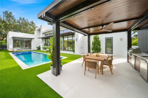 House in Biscayne Park, Florida 4 bedrooms, 404.59 sq.m. № 1830180 - photo 25