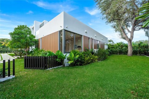 House in Biscayne Park, Florida 4 bedrooms, 404.59 sq.m. № 1830180 - photo 29