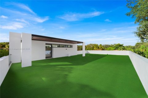 House in Biscayne Park, Florida 4 bedrooms, 404.59 sq.m. № 1830180 - photo 27