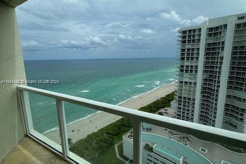 Condo in Sunny Isles Beach, Florida, 2 bedrooms  № 2077104 - photo 3