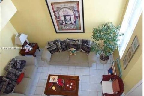 Touwnhouse à louer à Cutler Bay, Floride: 3 chambres, 160.81 m2 № 1998646 - photo 5