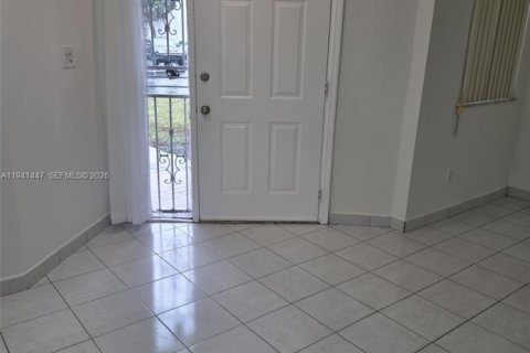 Touwnhouse à louer à Cutler Bay, Floride: 3 chambres, 160.81 m2 № 1998646 - photo 7