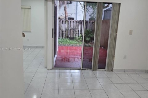 Touwnhouse à louer à Cutler Bay, Floride: 3 chambres, 160.81 m2 № 1998646 - photo 14