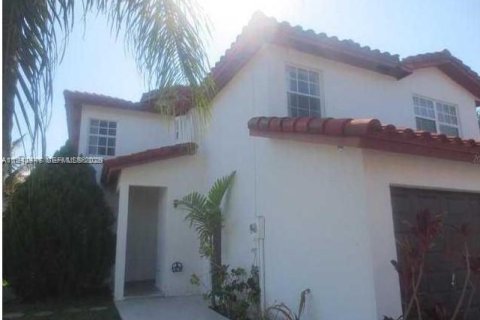 Townhouse in Cutler Bay, Florida 3 bedrooms, 160.81 sq.m. № 1998646