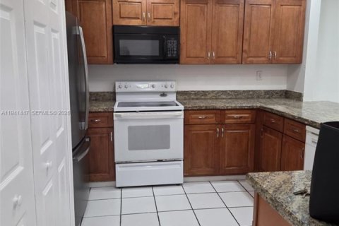 Touwnhouse à louer à Cutler Bay, Floride: 3 chambres, 160.81 m2 № 1998646 - photo 23