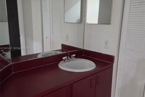 Touwnhouse à louer à Cutler Bay, Floride: 3 chambres, 160.81 m2 № 1998646 - photo 21