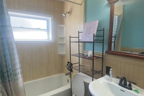 House in Saint Petersburg, Florida 3 bedrooms, 92.16 sq.m. № 2412741 - photo 7