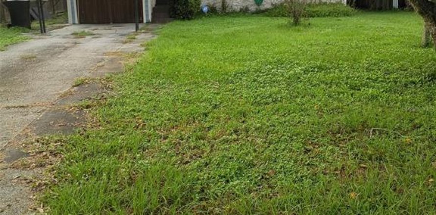 House in Saint Petersburg, Florida 3 bedrooms, 92.16 sq.m. № 2412741