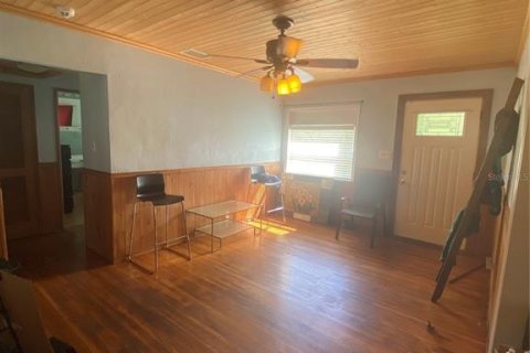 House in Saint Petersburg, Florida 3 bedrooms, 92.16 sq.m. № 2412741 - photo 4