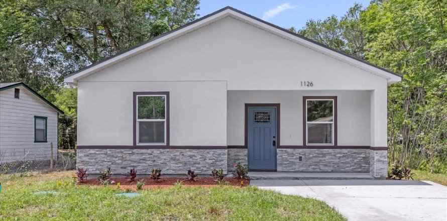 House in DeLand, Florida 3 bedrooms, 116.96 sq.m. № 2355778