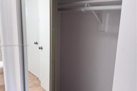 Condominio en venta en Miami, Florida, 1 dormitorio, 66.15 m2 № 1994167 - foto 11