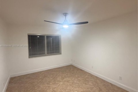 Condo in Miami, Florida, 1 bedroom  № 1994167 - photo 4