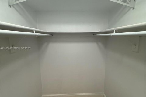 Condo in Miami, Florida, 1 bedroom  № 1994167 - photo 6