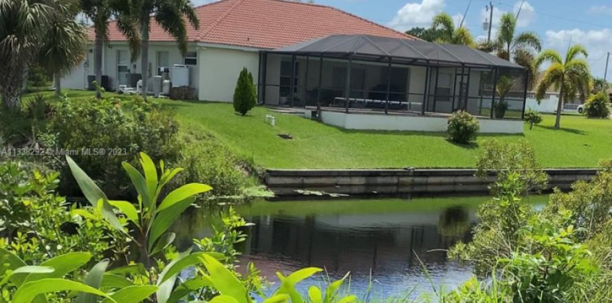 Terreno en Cape Coral, Florida № 1984806