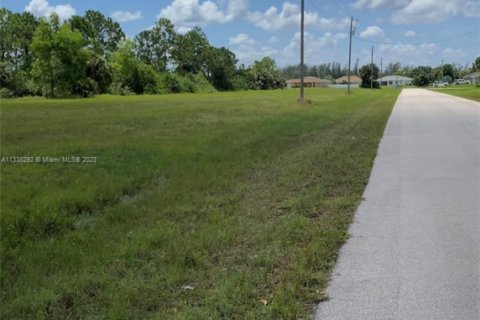 Terreno en venta en Cape Coral, Florida № 1984806 - foto 4
