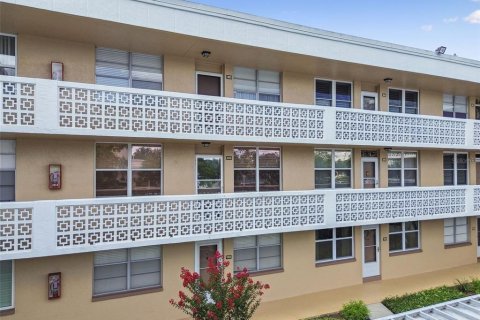 Condominio en venta en Saint Petersburg, Florida, 2 dormitorios, 96.15 m2 № 1875960 - foto 1