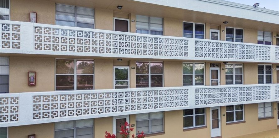 Condominio en Saint Petersburg, Florida, 2 dormitorios № 1875960