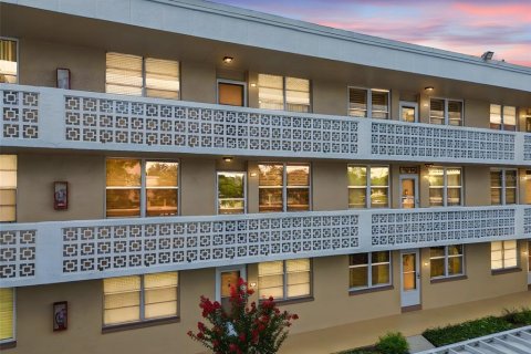 Condominio en venta en Saint Petersburg, Florida, 2 dormitorios, 96.15 m2 № 1875960 - foto 27