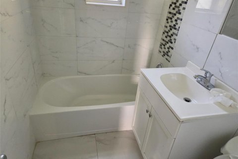 Villa ou maison à vendre à Pompano Beach, Floride: 4 chambres, 103.77 m2 № 2431435 - photo 15