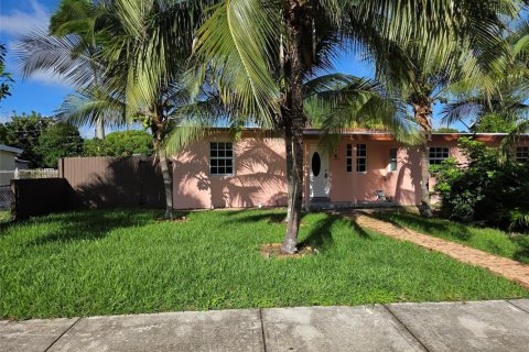 Villa ou maison à vendre à Pompano Beach, Floride: 4 chambres, 103.77 m2 № 2431435 - photo 2
