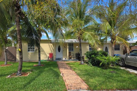 Villa ou maison à Pompano Beach, Floride 4 chambres, 103.77 m2 № 2431435