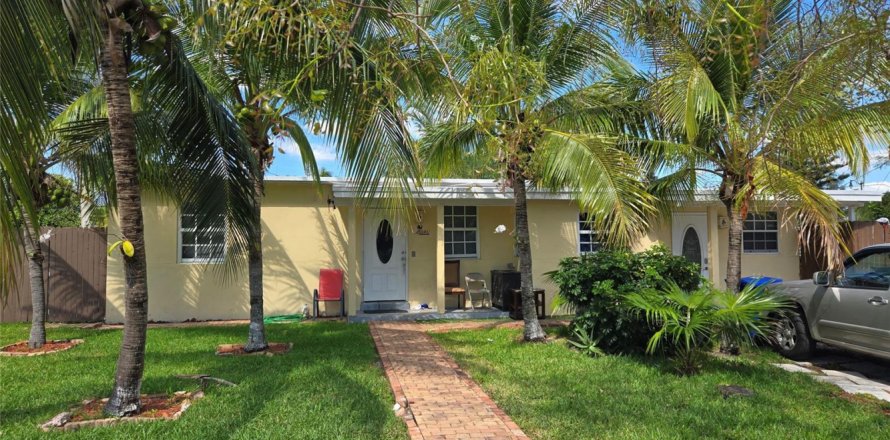 Villa ou maison à Pompano Beach, Floride 4 chambres, 103.77 m2 № 2431435
