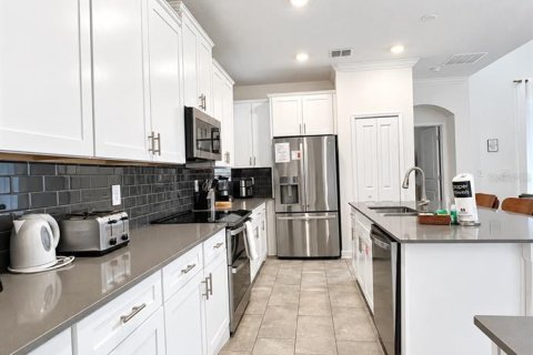 House in Kissimmee, Florida 5 bedrooms, 278.34 sq.m. № 2429250 - photo 19