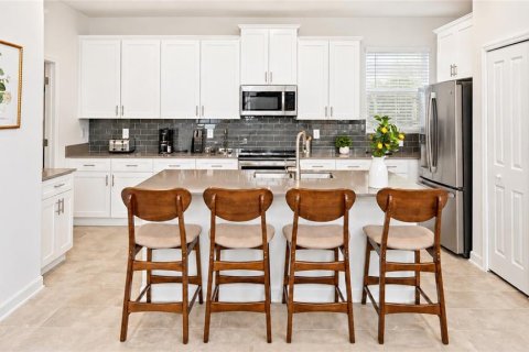 House in Kissimmee, Florida 5 bedrooms, 278.34 sq.m. № 2429250 - photo 18