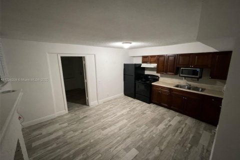 Commercial property in Lake Worth, Florida 278.71 sq.m. № 1985440 - photo 9