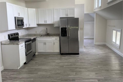 Commercial property in Lake Worth, Florida 278.71 sq.m. № 1985440 - photo 8