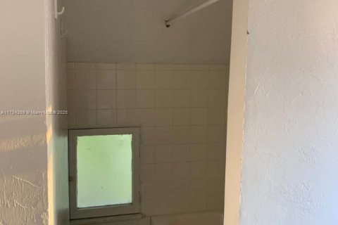 Commercial property in Lake Worth, Florida 278.71 sq.m. № 1985440 - photo 11