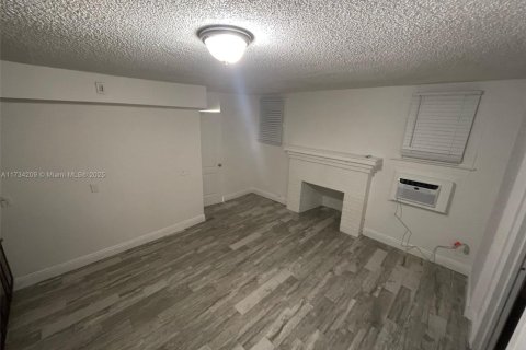 Commercial property in Lake Worth, Florida 278.71 sq.m. № 1985440 - photo 17