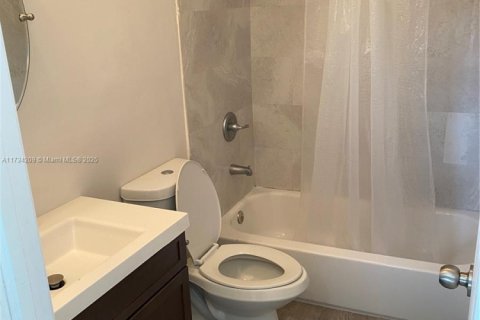 Commercial property in Lake Worth, Florida 278.71 sq.m. № 1985440 - photo 10