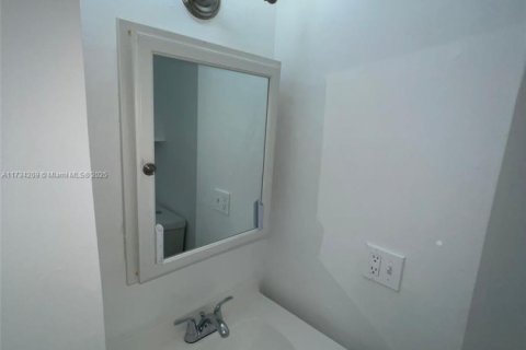 Commercial property in Lake Worth, Florida 278.71 sq.m. № 1985440 - photo 18