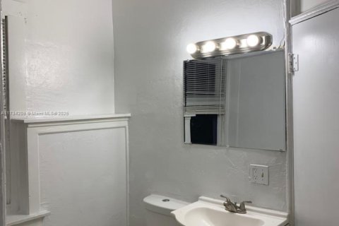 Commercial property in Lake Worth, Florida 278.71 sq.m. № 1985440 - photo 14