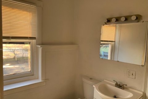 Commercial property in Lake Worth, Florida 278.71 sq.m. № 1985440 - photo 23