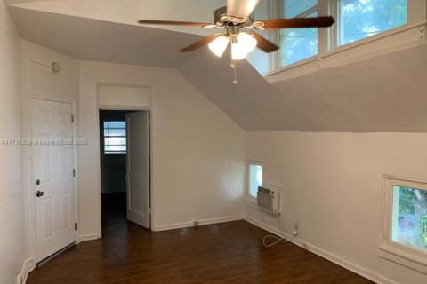 Commercial property in Lake Worth, Florida 278.71 sq.m. № 1985440 - photo 15